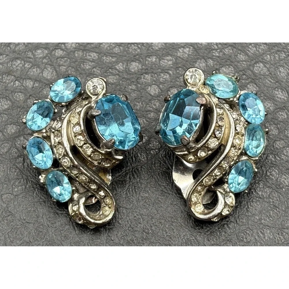 Vintage Art Deco Blue Crystal Rhinestone Clip Earrings Silver Tone